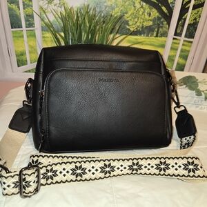 Black Leather Wome Poiugoya Bag